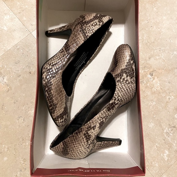 Snakeskin heels - Picture 6 of 15